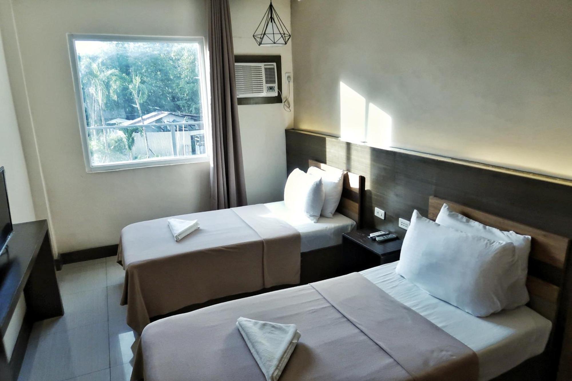 Inn Leux Alona