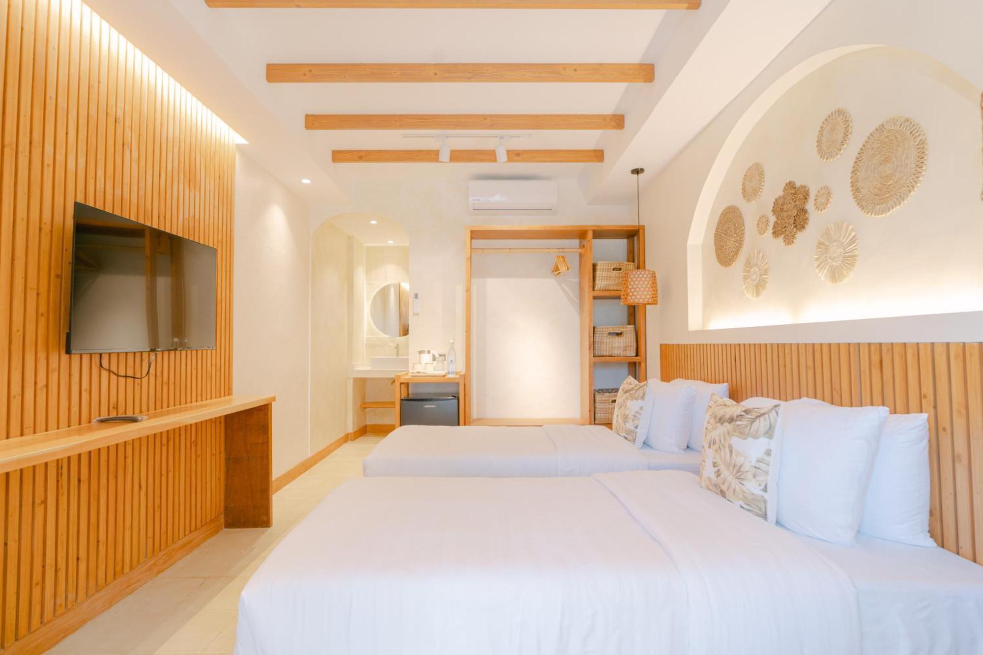 Inn Leux Alona 2*
